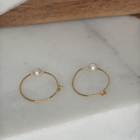 Vintage Estate Delicate Gold and Pearl Hoop Earrings lot E30 - Picture 5 of 5
